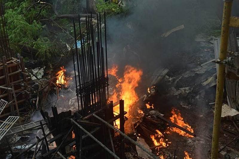 mumbai plane crash, Plane crash in mumbai, mumbai plane crash video, ghatkopar plane crash, ghatkopar plane crash today, ghatkopar plane crash video, plane crash in mumbai ghatkopar today, chartered plane, plane crash ghatkopar, king air c90, plane crash news, uy aviation, up government plane crash, up govt plane news
