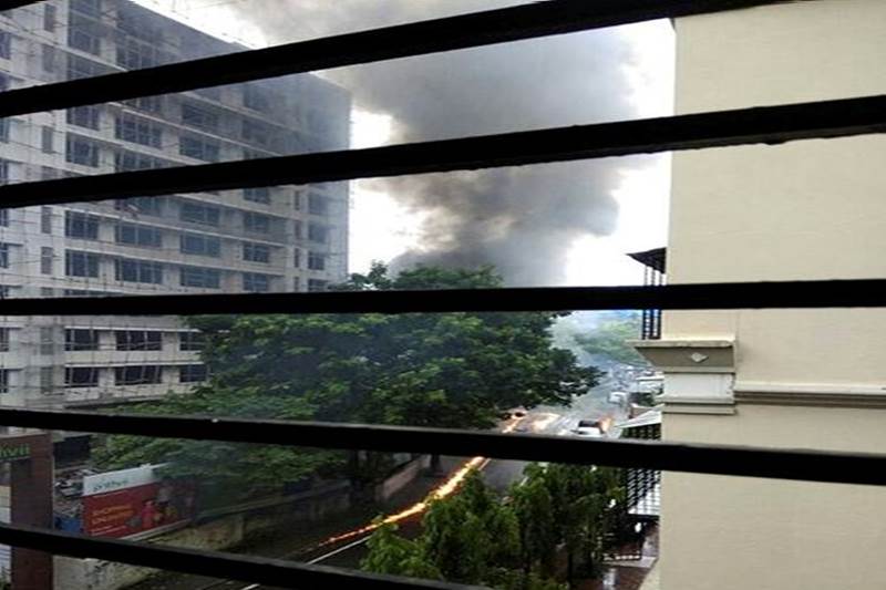 mumbai plane crash, Plane crash in mumbai, mumbai plane crash video, ghatkopar plane crash, ghatkopar plane crash today, ghatkopar plane crash video, plane crash in mumbai ghatkopar today, chartered plane, plane crash ghatkopar, king air c90, plane crash news, uy aviation, up government plane crash, up govt plane news