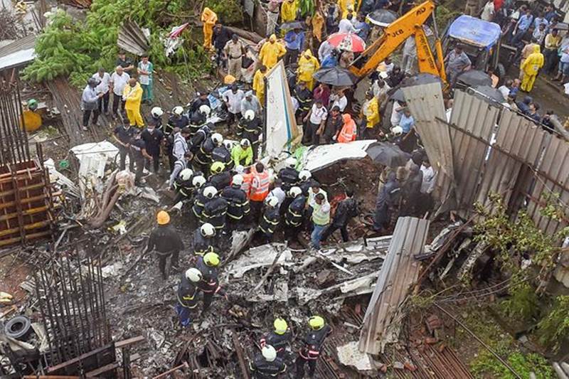 mumbai plane crash, Plane crash in mumbai, mumbai plane crash video, ghatkopar plane crash, ghatkopar plane crash today, ghatkopar plane crash video, plane crash in mumbai ghatkopar today, chartered plane, plane crash ghatkopar, king air c90, plane crash news, uy aviation, up government plane crash, up govt plane news