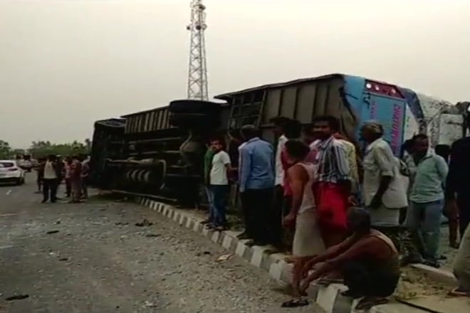 UP accident: 17 killed, 35 injured after tourist bus hits road divider ...