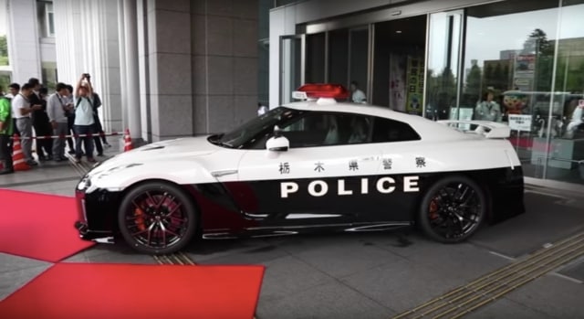 This is also the first time the Nissan GT-R is being used as a police car in Japan. The Nissan GT-R sports car appears to be the non-NISMO version an so will only be able to shed a maximum of 565 horsepower. Additionally, the cop GT-R features a light ar, siren and beacons in the front grille. It is painted with a white-on-black paint job and it does look gorgeous with 20-inch alloys. Image: Japanese Nostalgic Car