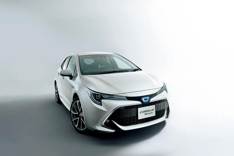 Toyota has launched the Corolla hatchback in Japan. In India, the Corolla is being sold only in a sedan version and it is christened Corolla Altis. Sadly, the Toyota Corolla hatchback will not make its way to India possibly due to the high price tag. In order to spice up the popularity of the Corolla, the company rolled out the hatchback version first and not the sedan. In the next few slides, we take you through the detailed images of this sporty hatchback. Let us know in the comments section if you would love to see this in India or not!