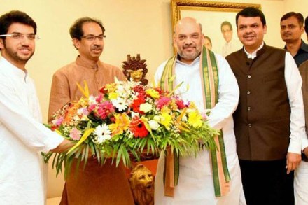 Uddhav Thackeray, Amit Shah, Shiv Sena, Bharatiya Janata Party, BJP, Sampark for Samarthan, Sanjay Raut, Anil Desai, Matoshree, Amit Shah meets Uddhav Thackeray, 2019 Lok Sabha polls, General elections 2019, BJP campaign, NDA government, NDA meeting