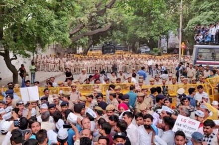 aap protest today, aam aadmi party, aap protest, aam aadmi party, lg, lieutanat governor, narendra modi, arvind kejriwal
