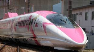 bullet train, pink bullet train, japan bullet train, hello kitty, hello kitty bullet train, japan hello kitty bullet train, special bullet train, pink train, special train