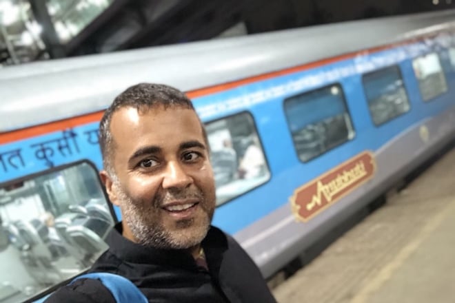 Chetan Bhagat travells in Indian Railways Anubhuti train