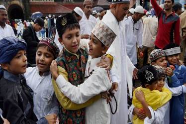 Eid 2018, Eid mubarak, mubarak Eid mubarak, Eid mubarak Eid mubarak, eid in 2018, ramzan eid, eid ul fitr, Eid India, eid fitr 2018, Eid ul fitr India, Eid ul fitr 2018, Eid wishes, eid ul fitr greeting, eid 2018 messages.