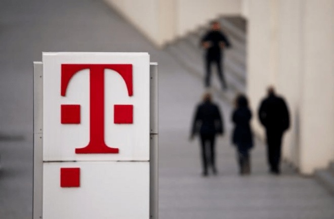 Deutsche Telekom said today it would slash 10,000 jobs worldwide at its loss-making IT services subsidiary in the next three years as it seeks 600 million euros (USD 696 million) in savings. (Reuters) Deutsche Telekom said today it would slash 10,000 jobs worldwide at its loss-making IT services subsidiary in the next three years as it seeks 600 million euros (USD 696 million) in savings. (Reuters)