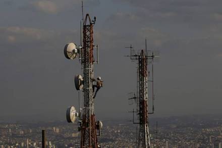 Faster internet: Land along highways, rail tracks may be reserved for telecom infra