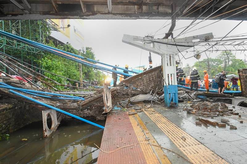 Mumbai footover bridge, Mumbai foot over bridge, Mumbai footover bridge collapse, Mumbai footover bridge incident, mumbai bridge collapse, mumbai bridge news, mumbai bridge accident, mumbai bridge collapse news, mumbai bridge collapse photos