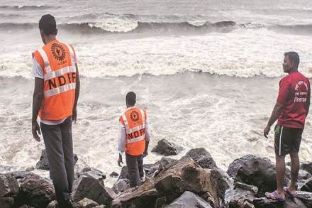 Five Mumbai youth swept away at Juhu Beach, one rescued (Representational Image)