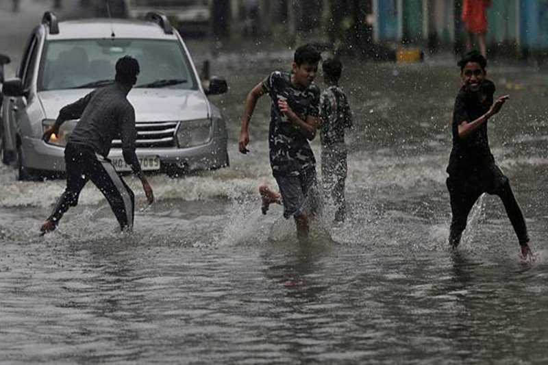 mumbai rains, mumbai weather, mumbai temperature, mumbai rain news, mumbai rainfall, mumbai rainfall today, mumbai rains photos, mumbai rains pictures, mumbai rains pti, mumbai rains 2018, Thane, Palghar, Raigad, kalyan, kings circle, kurla