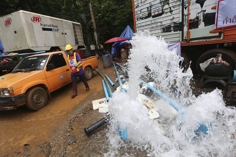 thailand cave rescue, thailand cave rescue operation, Thai football team, Thai football team trapped, Tham Luang, Tham Luang cave, thailand, SEAL diver, Thai Navy, world news, latest photos