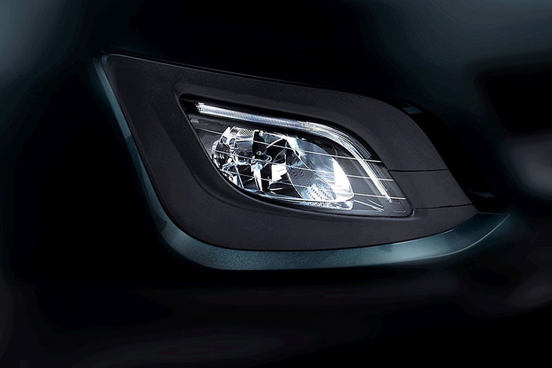 We already talked about the sharp styling of the Mahindra Marazzo at the front and the only other clearly visible element apart from the grille is the fog lamp, which gels with the rest of the design. Surprisingly, there aren't any chrome surrounds considering how much Indian consumers love it.