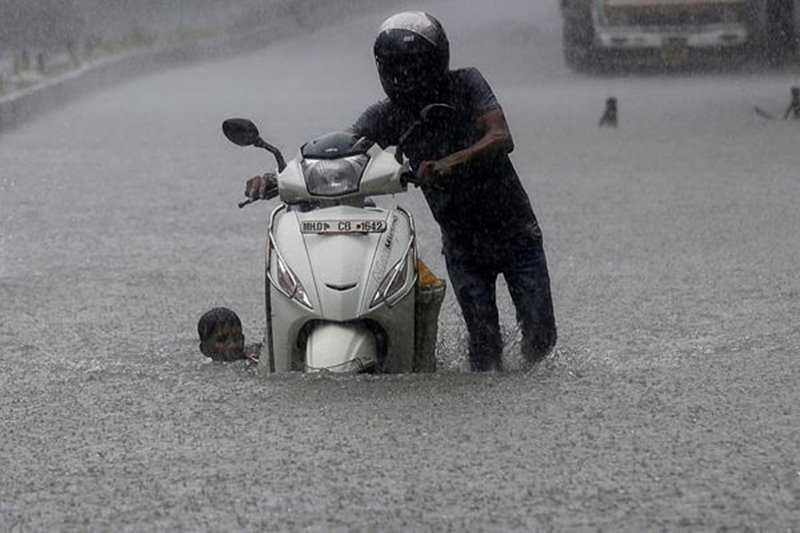 mumbai rains, mumbai weather, mumbai temperature, mumbai rain news, mumbai rainfall, mumbai rainfall today, mumbai rains photos, mumbai rains pictures, mumbai rains pti, mumbai rains 2018, Thane, Palghar, Raigad, kalyan, kings circle, kurla