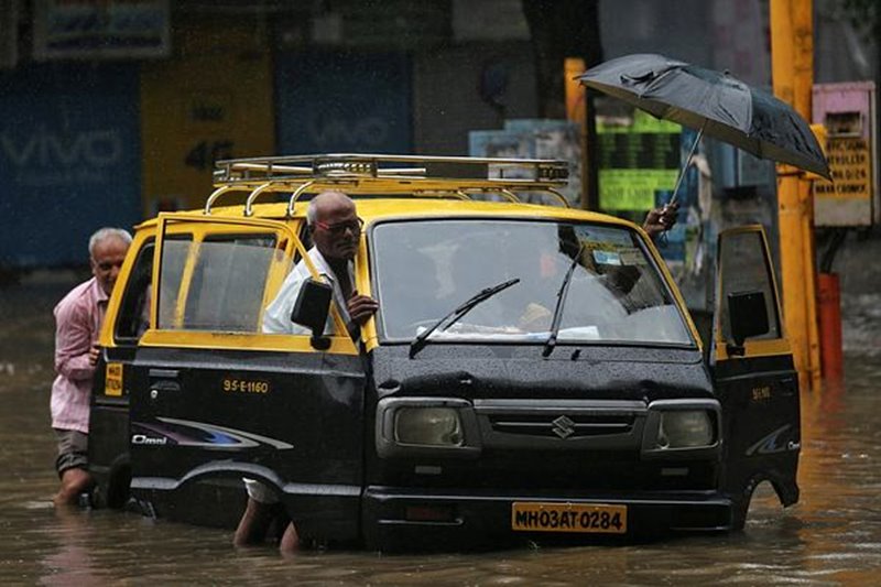 mumbai rains, mumbai weather, mumbai temperature, mumbai rain news, mumbai rainfall, mumbai rainfall today, mumbai rains photos, mumbai rains pictures, mumbai rains pti, mumbai rains 2018, Thane, Palghar, Raigad, kalyan, kings circle, kurla