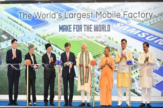 Prime Minister, Narendra Modi and the President of the Republic of South Korea, Moon Jae-in jointly inaugurating the Samsung manufacturing plant, World’s Largest Mobile Factory, in Noida, Uttar Pradesh. (PIB photo)