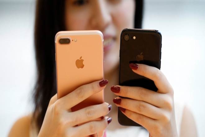 apple, aplle music, subscribers, US, spotify, market, major distributors, tidal, sirius XM, iPhone, users, free trial