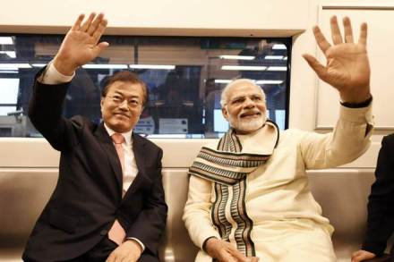  The prime minister's office (PMO) tweeted a picture of the two leaders travelling on the Delhi Metro. (Twitter)