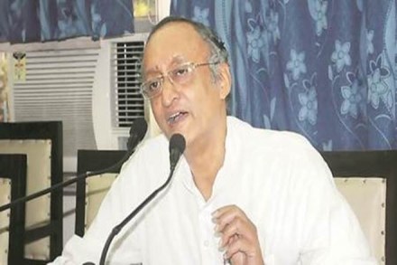 After holding a meeting with West Bengal Chief Minister Mamata Banerjee, Finance Minister Amit Mitra and other officials, the Commission's Chairman N K Singh lauded the state government's performance during the past few years. (IE)