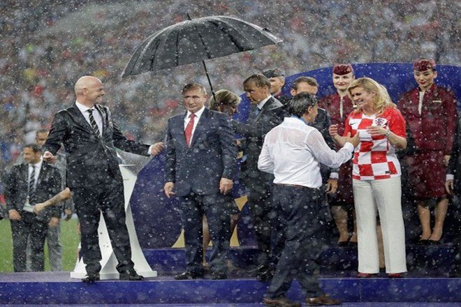 vladimir putin, vladimir putin umbrella, vladimir putin russia, fifa world cup 2018, FIFA World Cup presentation, vladmir putin twitter, Emmanuel Macron celebration, croatia president, russia, moscow, france, croatia, france vs croatia, fifa world cup, world cup 2018 vladimir putin, vladimir putin umbrella, vladimir putin russia, fifa world cup 2018, FIFA World Cup presentation, vladmir putin twitter, Emmanuel Macron celebration, croatia president, russia, moscow, france, croatia, france vs croatia, fifa world cup, world cup 2018
