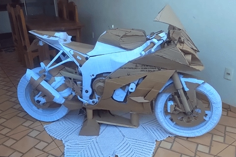 Video: Man builds Kawasaki ZX-10R out of cardboard: Working parts too in this amazing artwork!