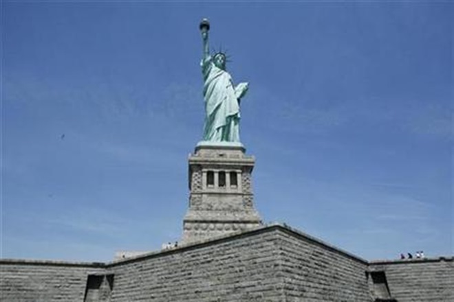 statue of liberty, us statue of liberty, statue of liberty new york, usa, michelle obama, new york poice, us-mexico border illegally, donald trump us mexico, immigration law, trump mexico