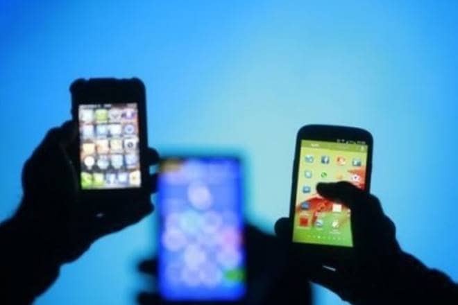 jobs, job loss, Make in India, Mobile handset manufacturer, mobile phones, mobile industry, unemployment, local mobile manufacturers, local mobile manufacturing industry jobs, job loss, Make in India, Mobile handset manufacturer, mobile phones, mobile industry, unemployment, local mobile manufacturers, local mobile manufacturing industry
