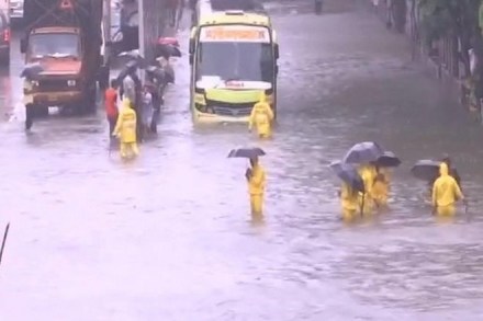 Mumbai rains LIVE updates: In prompt action, National Disaster Response Force (NDRF) and Police had yesterday rescued around 2,000 passengers of two Mumbai-bound trains