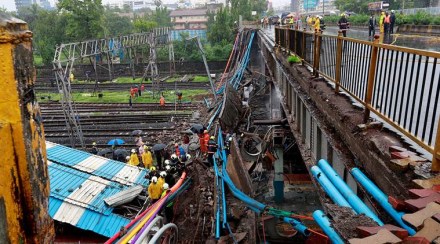 Subodh Jaiswal takes charge as new Mumbai Police Commissioner. (IE)