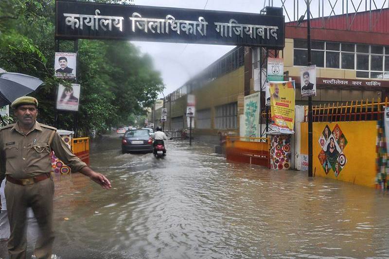 Rain in delhi, rain in india, monsoon in india, monsoon across in india, rains in india pics, pics of monsoon in india