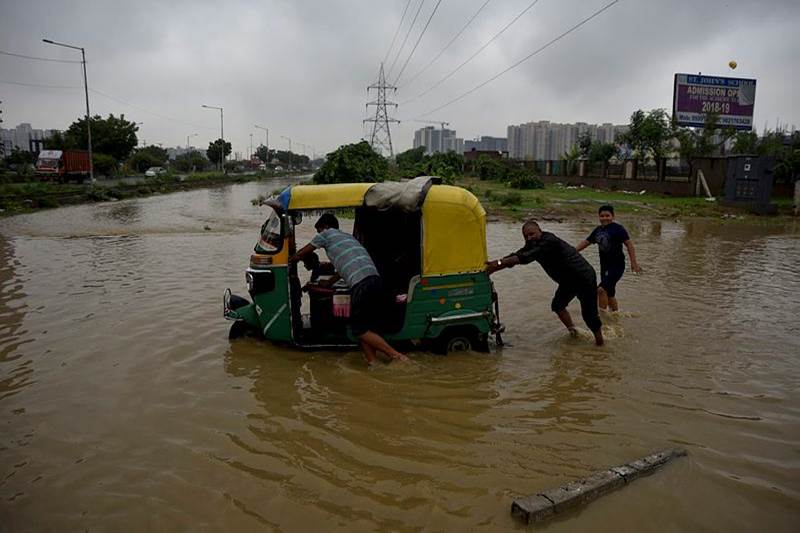 Rain in delhi, rain in india, monsoon in india, monsoon across in india, rains in india pics, pics of monsoon in india