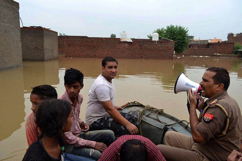 Rain in delhi, rain in india, monsoon in india, monsoon across in india, rains in india pics, pics of monsoon in india