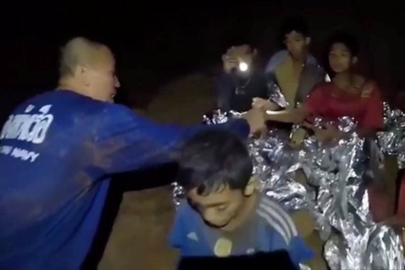 thailand cave rescue pictures, thailand cave rescue photos, thai cave rescue pictures, thai cave rescue, thailand cave rescue, thai cave incident, thai navy seal, thai soccer team rescue, thailand cave rescue story