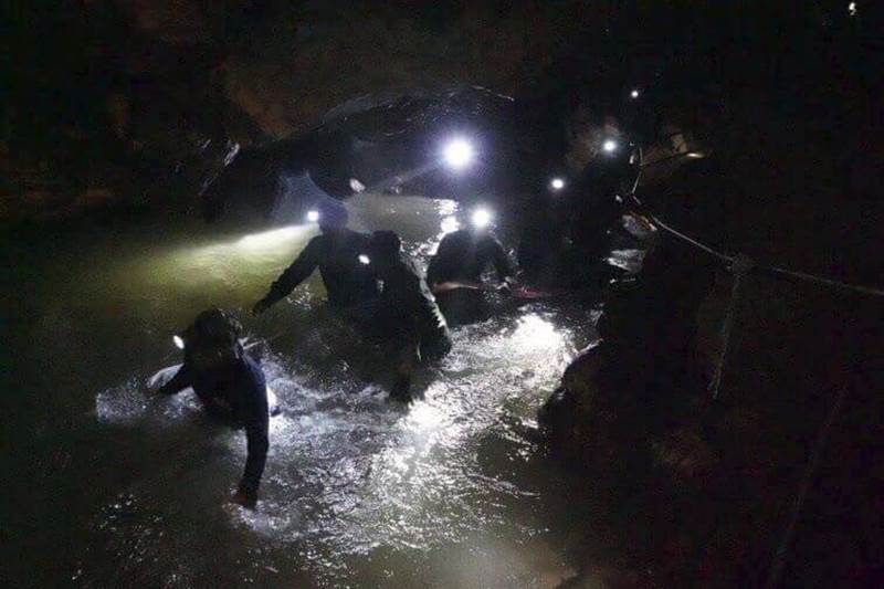 thailand cave rescue pictures, thailand cave rescue photos, thai cave rescue pictures, thai cave rescue, thailand cave rescue, thai cave incident, thai navy seal, thai soccer team rescue, thailand cave rescue story