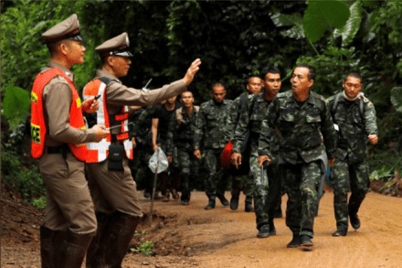 Soldiers arrive outside the Tham Luang cave complex, where 12 schoolboys and their soccer coach are trapped inside a flooded cave, in the northern province of Chiang Rai (REUTERS/Tyrone Siu)