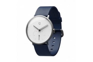 Xiaomi Mijia Quartz is waterproof so you don’t have to worry about wearing it when it’s pouring