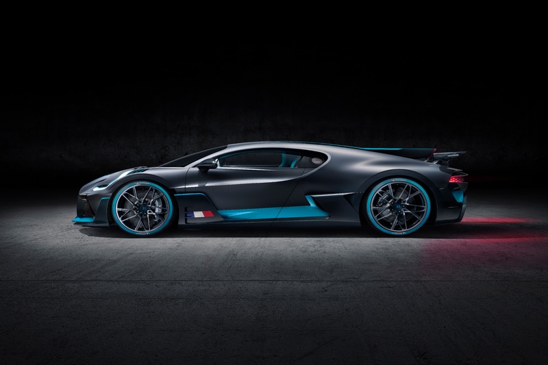 Bugatti Divo is 35 kilograms lighter than the Chiron. The weight reduction is the result of a number of lightweight design modifications including new lightweight wheels and a carbon fibre intercooler cover. Weight was also saved by the fixing of the front diffuser flaps, a reduction in the amount of insulation material used and the installation of a lighter sound system. In order to reduce the weight, stowage compartments on the central console and in the door trims have also been omitted.