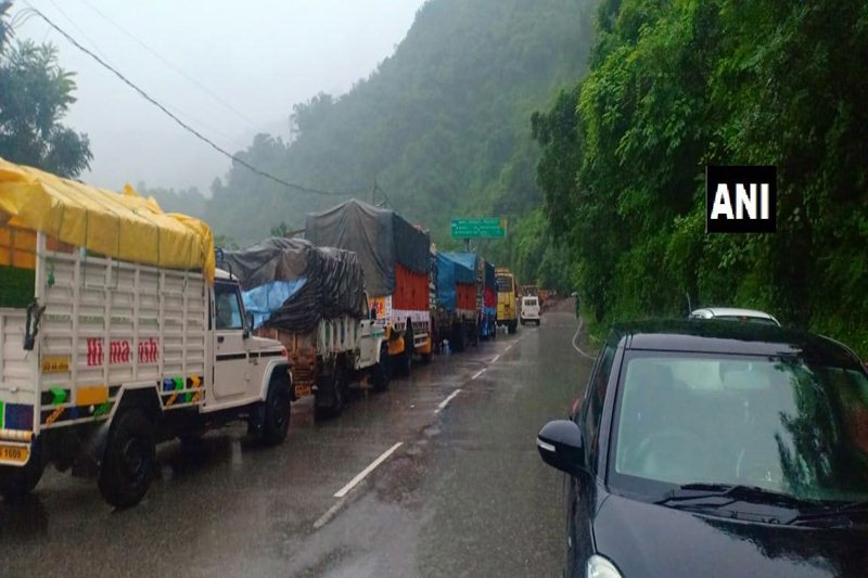 himachal pradesh weather today, himachal landslide, himachal landslide pics, uttarakhand landslide, shimla, jammu and kashmir, jammu kashmir weather today, jammu srinagar highway, jammu srinagar highway status, landslide in shimla, landslide in himachal, landslide in himachal pradesh 2018