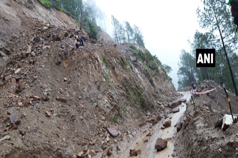 himachal pradesh weather today, himachal landslide, himachal landslide pics, uttarakhand landslide, shimla, jammu and kashmir, jammu kashmir weather today, jammu srinagar highway, jammu srinagar highway status, landslide in shimla, landslide in himachal, landslide in himachal pradesh 2018