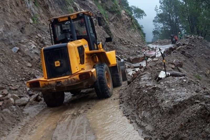himachal pradesh weather today, himachal landslide, himachal landslide pics, uttarakhand landslide, shimla, jammu and kashmir, jammu kashmir weather today, jammu srinagar highway, jammu srinagar highway status, landslide in shimla, landslide in himachal, landslide in himachal pradesh 2018
