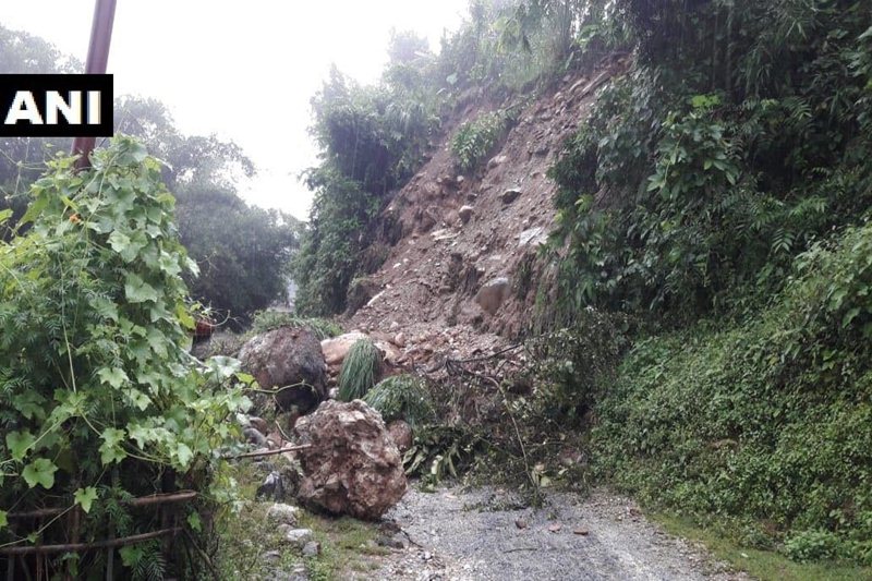 himachal pradesh weather today, himachal landslide, himachal landslide pics, uttarakhand landslide, shimla, jammu and kashmir, jammu kashmir weather today, jammu srinagar highway, jammu srinagar highway status, landslide in shimla, landslide in himachal, landslide in himachal pradesh 2018