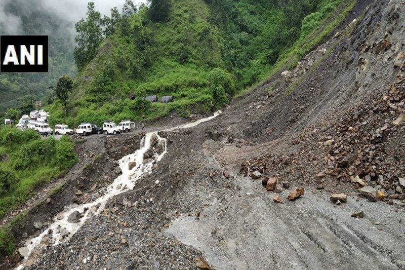 himachal pradesh weather today, himachal landslide, himachal landslide pics, uttarakhand landslide, shimla, jammu and kashmir, jammu kashmir weather today, jammu srinagar highway, jammu srinagar highway status, landslide in shimla, landslide in himachal, landslide in himachal pradesh 2018