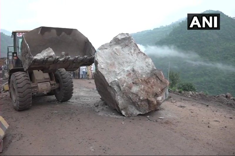 himachal pradesh weather today, himachal landslide, himachal landslide pics, uttarakhand landslide, shimla, jammu and kashmir, jammu kashmir weather today, jammu srinagar highway, jammu srinagar highway status, landslide in shimla, landslide in himachal, landslide in himachal pradesh 2018