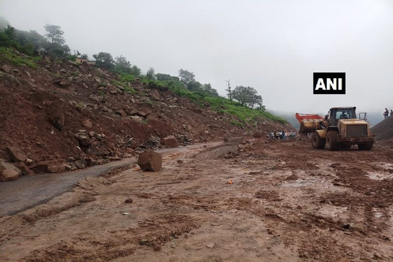 himachal pradesh weather today, himachal landslide, himachal landslide pics, uttarakhand landslide, shimla, jammu and kashmir, jammu kashmir weather today, jammu srinagar highway, jammu srinagar highway status, landslide in shimla, landslide in himachal, landslide in himachal pradesh 2018