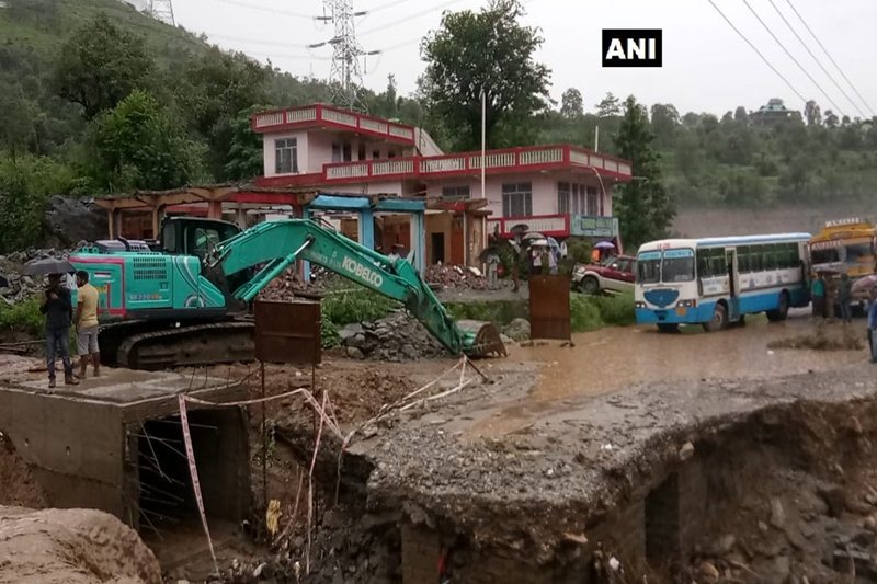 himachal pradesh weather today, himachal landslide, himachal landslide pics, uttarakhand landslide, shimla, jammu and kashmir, jammu kashmir weather today, jammu srinagar highway, jammu srinagar highway status, landslide in shimla, landslide in himachal, landslide in himachal pradesh 2018