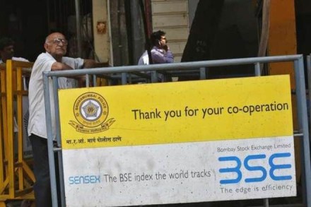 Sensex, Nifty end flat ahead of Q1 GDP data release; RIL’s 2.6% fall erase gains, Yes Bank plunges 5% Sensex, Nifty end flat ahead of Q1 GDP data release; RIL’s 2.6% fall erase gains, Yes Bank plunges 5%