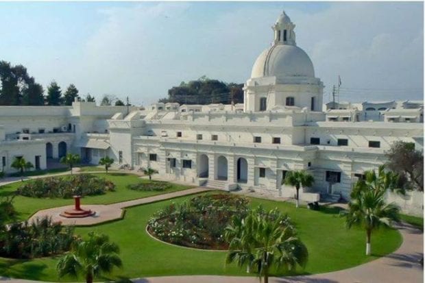Last week, IIT Roorkee hosted the Triwizard Chess tournament, in which 100 contestants participated—all IIT Roorkee students—with a variety of chess experience, ranging from beginners to advanced.

