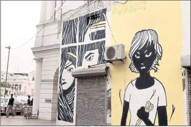 The massive mural at Connaught Place in New Delhi depicts a young girl chopping her hair to look like a boy to escape the eyes of ogling men.