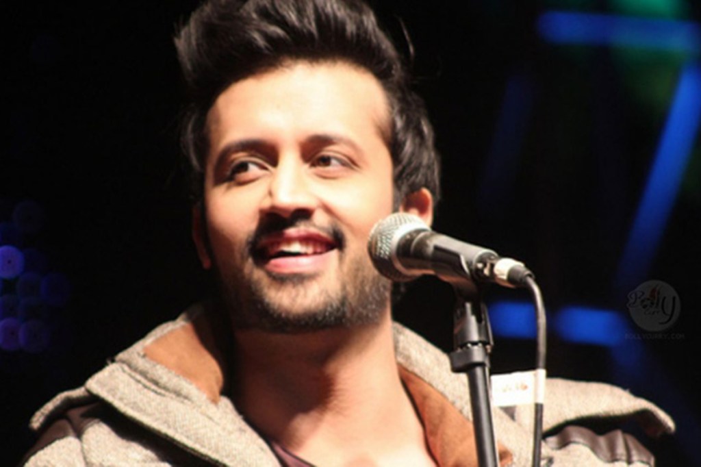 Atif Aslam sings Indian song in US, gets trolled on social media across Pakistan